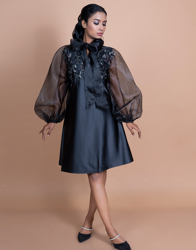 SATIN SOIRE´E
